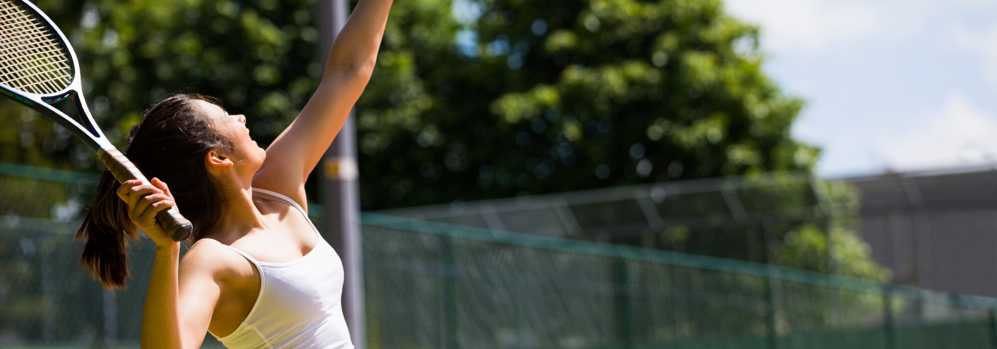 woman tennis player about to serve